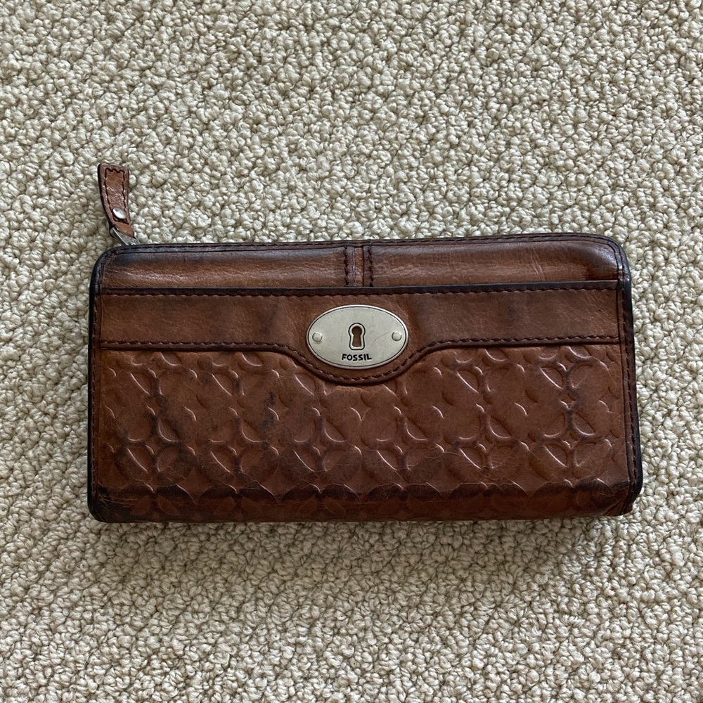 Fossil Leather Full Zip Continental Wallet Luxe Brown 8” by 4” EUC